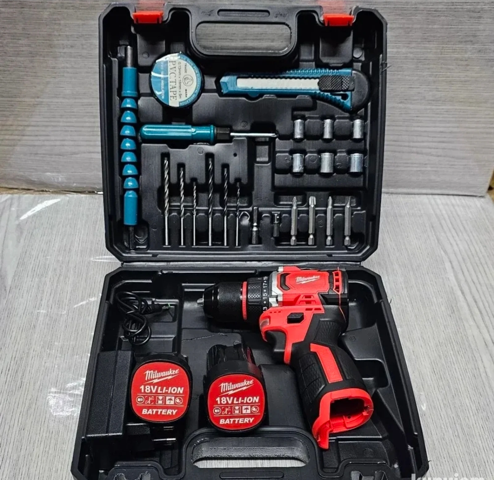Aku šrafilica bušilica set milwaukee 18v